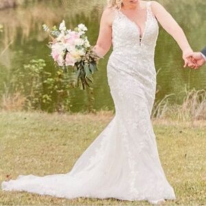 Elegant White Lace Wedding Dress